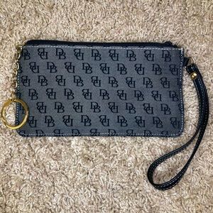Dooney & Bourke Signature Gray/Black Wristlet😍